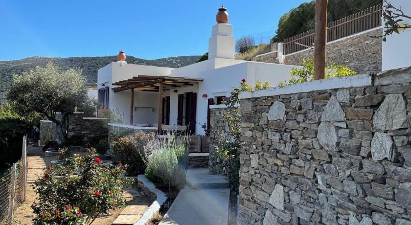 Jasmine - Mirsini Apartments in Sifnos Apartment in Milos
