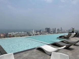 F1. 芭提雅市中心空中泳池 Arcadia Millennium Apartment in Pattaya City