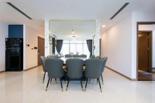 4 BR unit apt with super views and spacious Apartment in Ho Chi Minh City