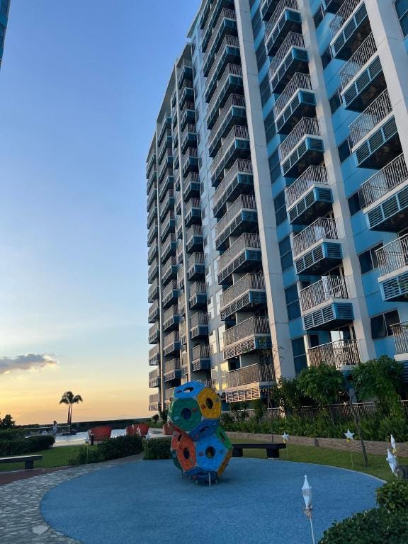 Luxury 1 Bedroom across Okada II Balcony w View Apartment in Pasay