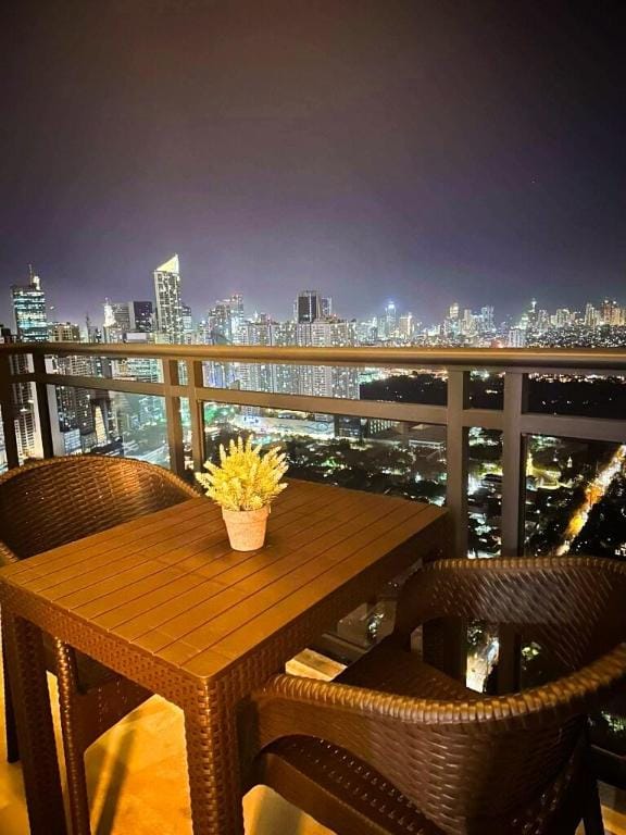 Spacious Unit in Gramercy Makati Apartment in Makati