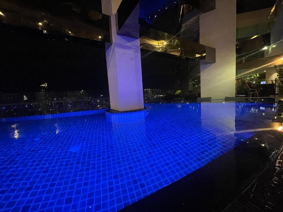 Spacious Unit in Gramercy Makati Apartment in Makati