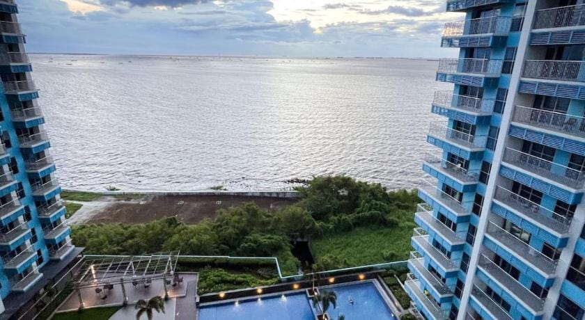 Luxurious 1BR in Bayshore w Sunset View near Okada Apartment in Pasay