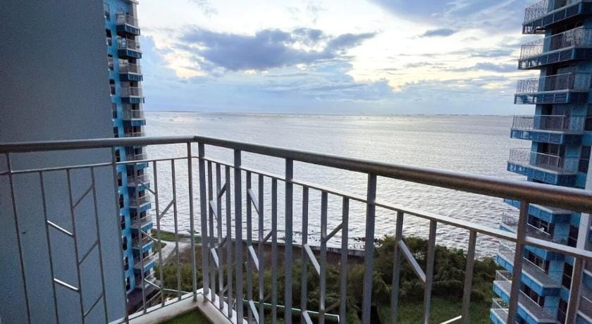 Luxurious 1BR in Bayshore w Sunset View near Okada Apartment in Pasay