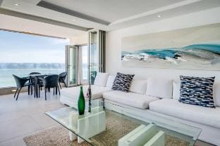 Clifton Apartment on the Waters Edge (Ocean Breeze Apartment in Cape Town