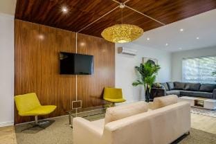 Contemporary Apartment close to the Radisson Majol Apartment in Cape Town