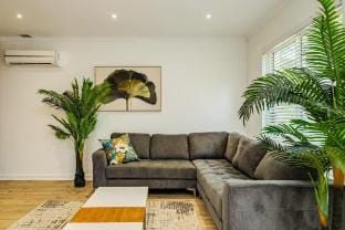 Contemporary Apartment close to the Radisson Majol Apartment in Cape Town