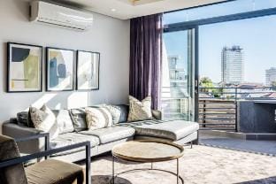 Modern Apartment w Rooftop Deck and Jacuzzi Pentho Apartment in Cape Town