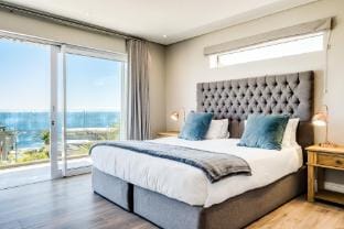 Spacious Holiday Villa w Private Pool and Garden S Villa in Camps Bay