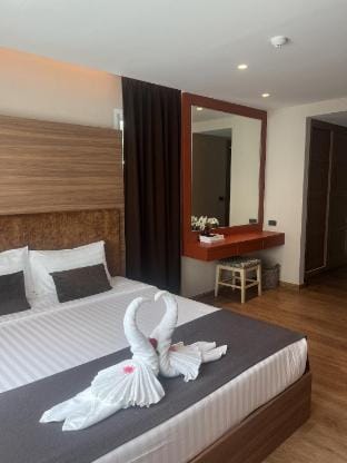 Spacious Bedroom near Thonglor BTS Apartment in Bangkok
