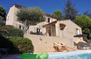 La garrigue des Alpilles Villa in Arles