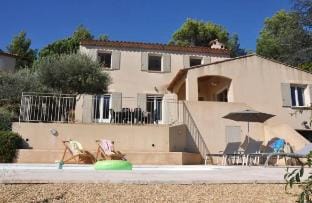 La garrigue des Alpilles Villa in Arles