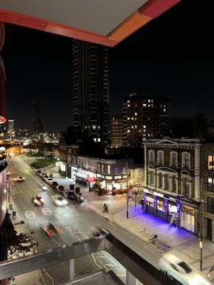 Auracasa 2 Bed O2 Canning suite Apartment in London