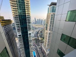 Huge 1BR, Top Floor View Dubai Marina Pinnacle Apartment in Dubai