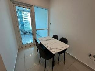 Huge 1BR, Top Floor View Dubai Marina Pinnacle Apartment in Dubai