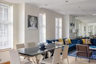Park lane 4-bedrooms spacious Mayfair family house Vacation rental in City of Westminster