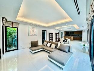 Private pool Cosy villa 4 bedrooms 400 m2 Villa in Phuket