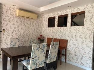 Hhuang Su Villa 4, Villa No. 4 with Swimming Pool Vacation rental in Pattaya City