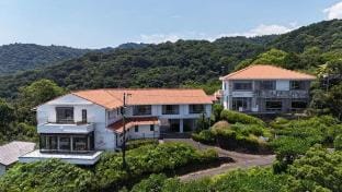 Pearl Hills Atami#BBQ #Wi-Fi #オーシャンビュー#カラオケ #温泉 Villa in Shizuoka Prefecture