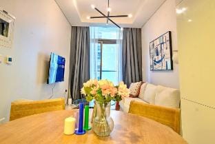 Elegant 1-BR Near Burj Khalifa Apartment in Dubai