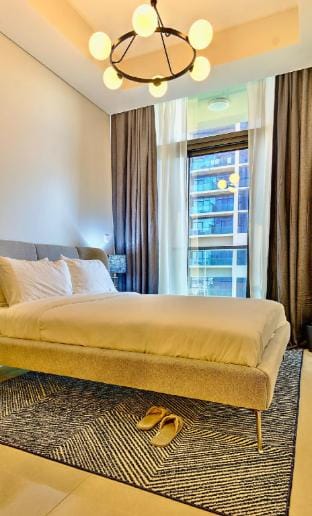 Elegant 1-BR Near Burj Khalifa Apartment in Dubai