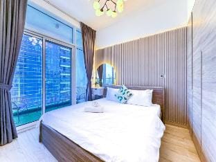 Super Luxury Flat Desing w/ Sea Marina & Pool View Apartment in Dubai