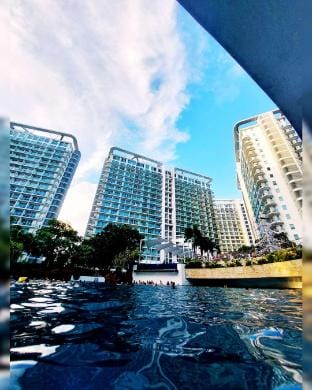Cozy 1BR w/ City View | Beach Access & Wave Pool! Apartment in Paranaque
