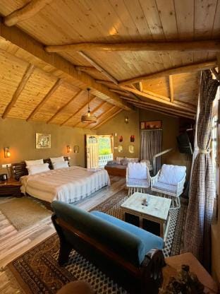 Sahasrara Mud House -1: Peaceful Stay by Homeyhuts Vacation rental in Manali