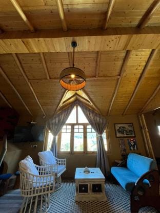 Sahasrara Mud House -1: Peaceful Stay by Homeyhuts Vacation rental in Manali