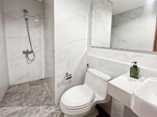 Stylish 1BR Smith Apt w/ Pool & Gym by 2ndHome Vacation rental in West Java