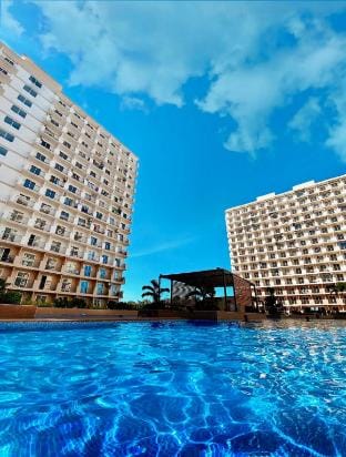 Cozy Condo near Airport, with Pool & Sea View Apartment in Lapu-Lapu City