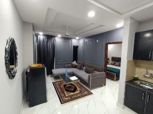 Luxzam Serenity : Opulent Suites Apartment in Islamabad