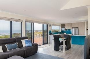 Seaspray Beach House Vacation rental in Tasmania