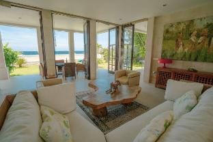Casa Felix - Amed Beachfront 3 BR Villa Villa in Abang