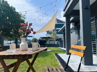 Corner House Puchong 18 pax BBQ Kid Friendly Vacation rental in Selangor, Malaysia