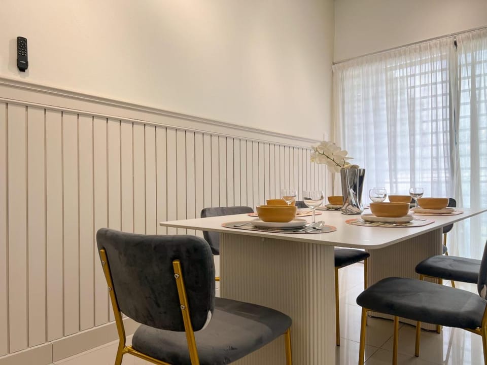Corner House Puchong 18 pax BBQ Kid Friendly Vacation rental in Selangor, Malaysia
