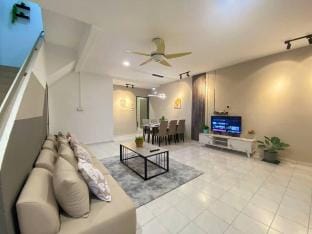 Cozy&Stylish 2StoreyHouse 9Pax@AlmaImpianRia Vacation rental in Penang