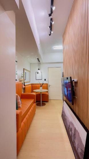 Staycation w/ pool near DMW,MRT Ortigas & Malls Apartment in Mandaluyong