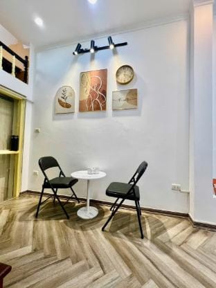 Balcony  w Streetview-Central Vacation rental in Hanoi