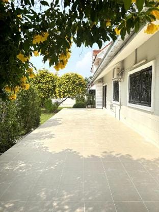 Sunset Garden 24hrs stay Pattaya Villa in Pattaya City