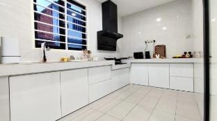 Home372[16pax][Karaoke][Pool Table][BBQ][WiFi] Vacation rental in Port Dickson
