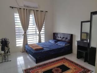 Homestay Delisha Tapah - Pool(muslim only) Vacation rental in Perak