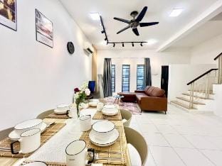 16Pax House Landed Setia Alam Mall SCCC Wi-Fi TV Vacation rental in Selangor, Malaysia