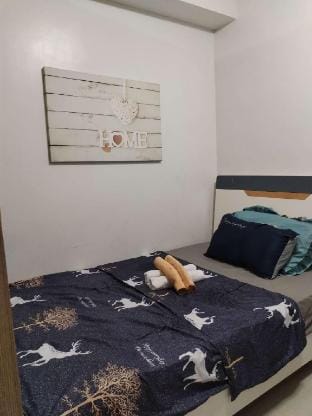 Shore 2 Family 2-Bed Balcony City View WiFi Netflix Near MOA 735 Apartment in Pasay
