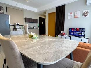 3BR High Floor x Infinity Pool l 5Min to Pg Bridge Apartment in George Town