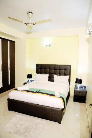Fortune Home Service Apartment 3Bhk,J-171 Saket Apartment in New Delhi