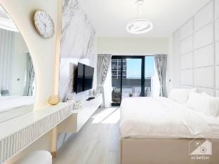 Luxury Living in Azizi Riviera | Cozy Balcony Vacation rental in Dubai