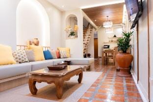 PillowBKK Bliss townhome 5BR,7TL near BTS&MRT QSCC Vacation rental in Bangkok