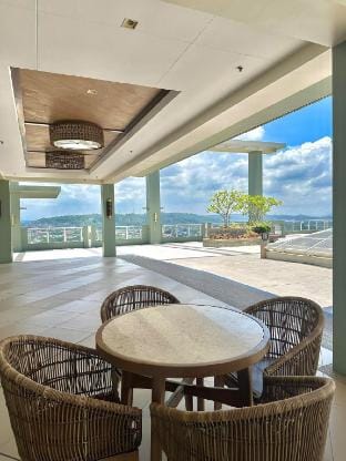Studio unit with balcony and sea view, Verdon Parc Apartment in Davao City