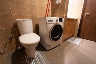 Brown Stone - Canal View Hamilton Apartment in Dubai